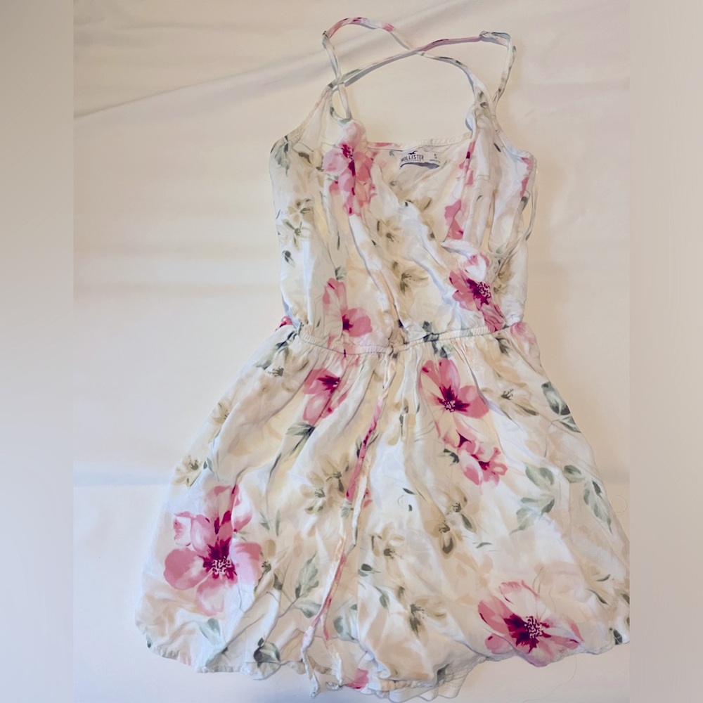 Floral Hollister romper, perfect for the summer!